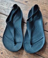 Crocs Serena Zehentrenner W8 38 - 39 Badeschuhe Sandalen Nordrhein-Westfalen - Mönchengladbach Vorschau