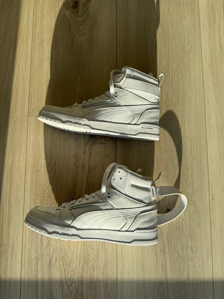 Weiße Schuhe von Puma, Größe 43 in Langenhagen