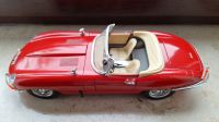 Roter Jaguar E Cabrio von 1961 im Maßstab 1:18 von Burago Köln - Rodenkirchen Vorschau