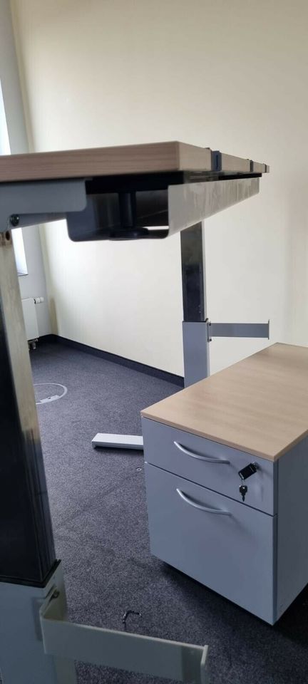 150 x Steelcase Steh Sitz Schreibtisch / Büromöbel / Büro in Darmstadt