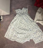 Weißes Kleid mit Blauen Blumen Dresden - Cossebaude Vorschau