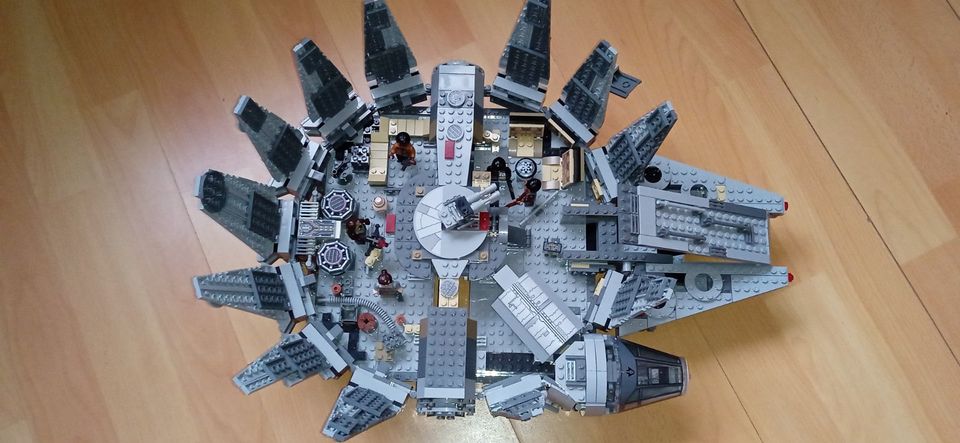 Star Wars Millenium Falcon..Baugleich Lego 75105 in Alsdorf