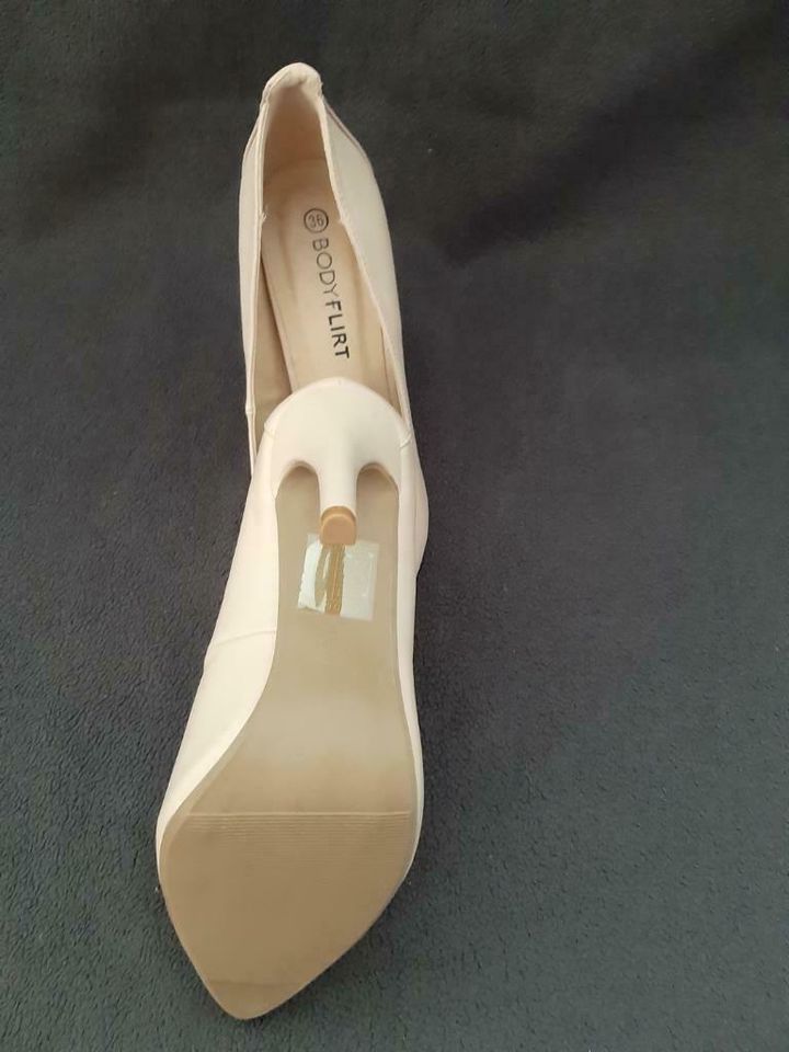 Pumps High Heels Beige von Body Flirt - Bon Prix Gr. 36 - wie NEU in  Baden-Württemberg - Hayingen | eBay Kleinanzeigen ist jetzt Kleinanzeigen