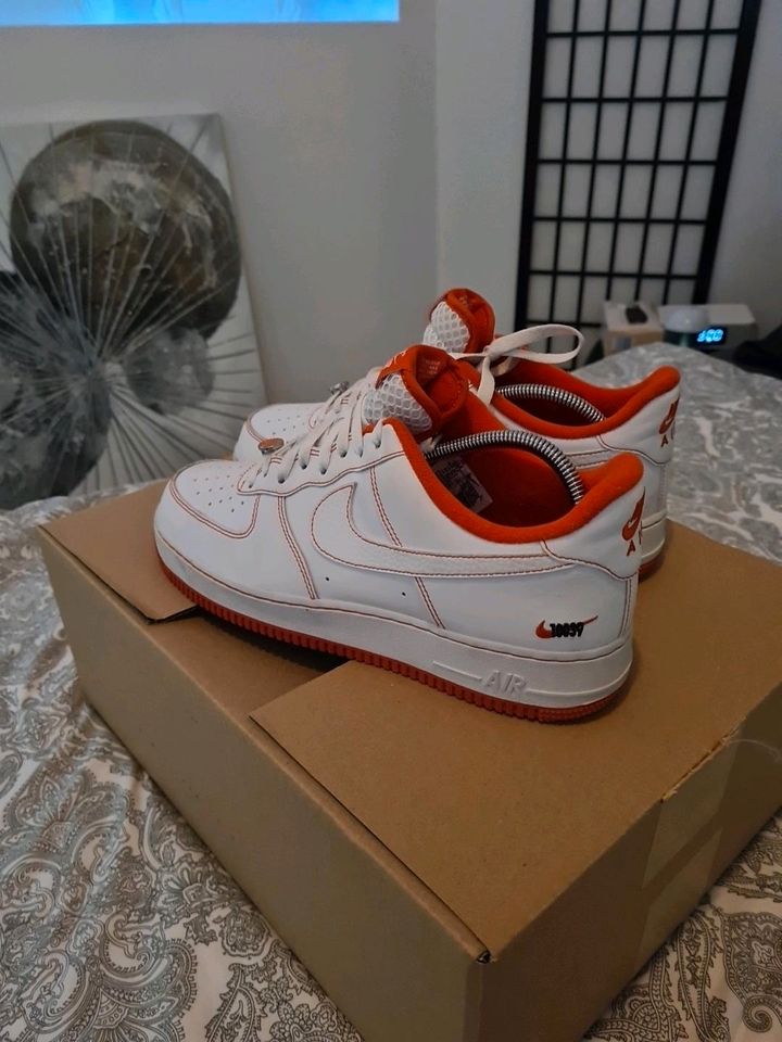 Nike LV 08 weiß/Orange 44,5 in Stuttgart