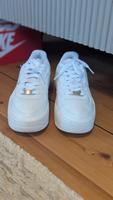 Nike Air Force 1 Plattform Sneaker, 38 Größe Hessen - Zwingenberg Vorschau