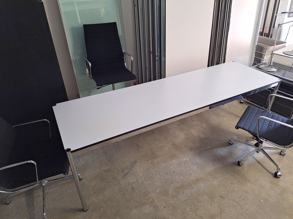 USM Haller Konferenztisch 250 x 75 cm - perlgrau / weiß in Hamburg