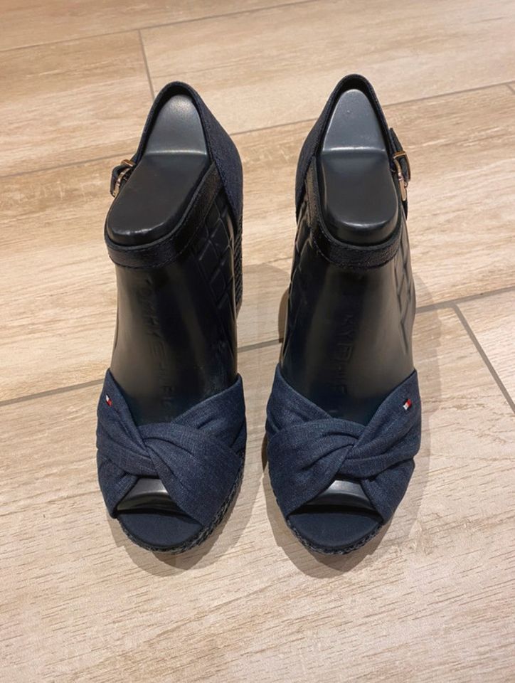 Tommy Hilfiger - Sandalette / Keilabsatz - Gr.38 - dunkelblau neu in Eschau