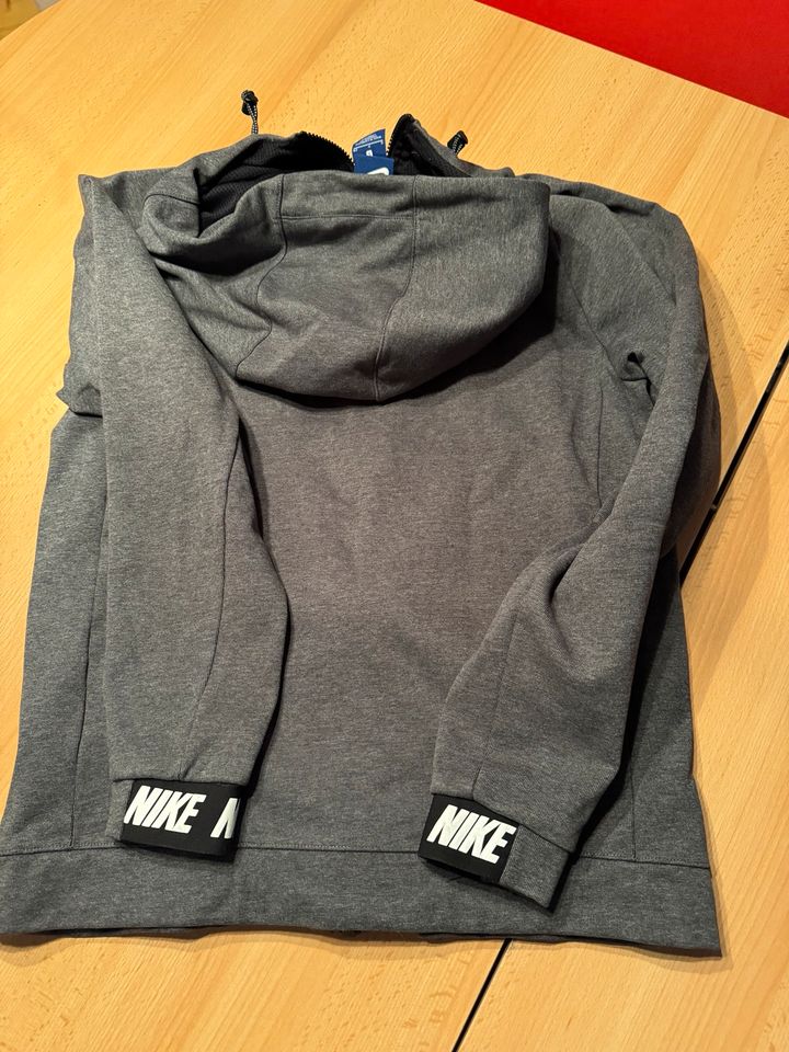 Nike Kaputzen Sweatjacke in S in Trendelburg