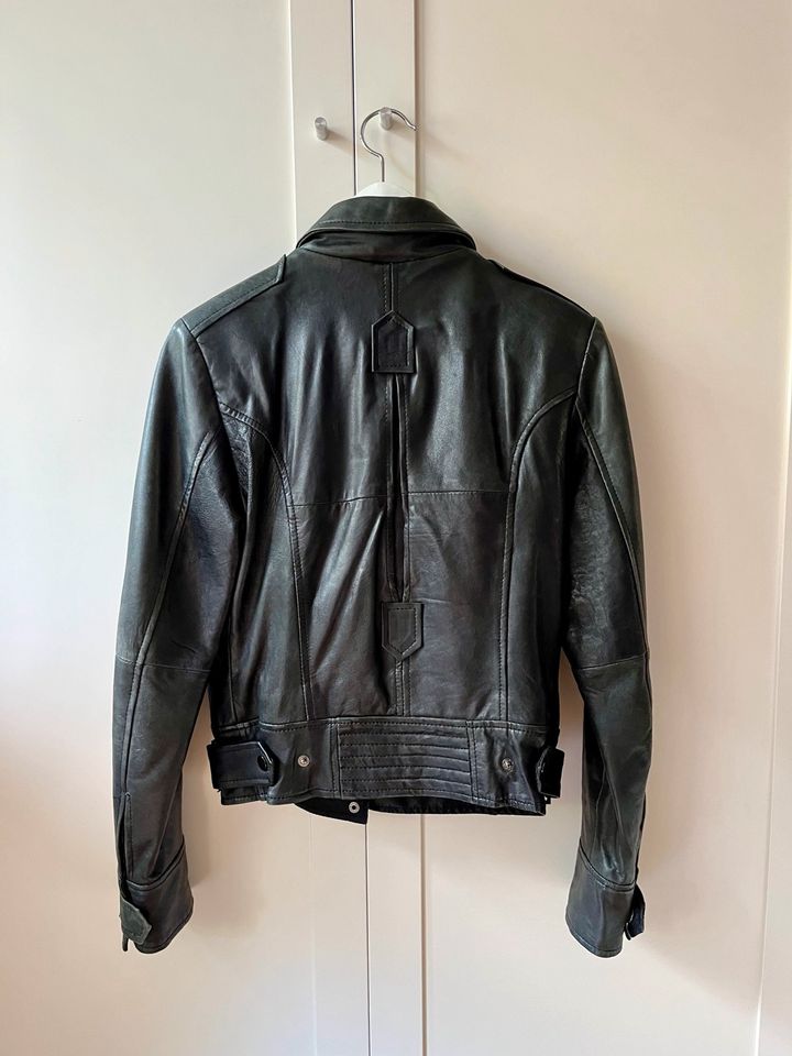 Biker Lederjacke / M / kurzer Schnitt von ZARA in Hamburg