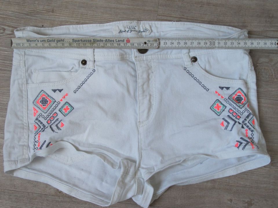 Gr. 164 ☆ Jeans Shorts von H&M ☆ Stickerei Ethno Wie NEU! in Dollern