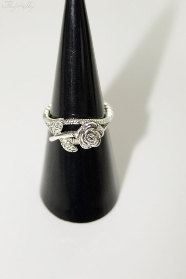 Fledys-Shop Collection Black Rose Fingerring Gothic Stil in Striegistal