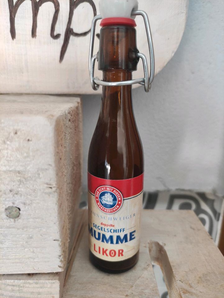 Regal Flasche Sammlung Sinalco Pepsi Bluna usw. in Upgant-Schott