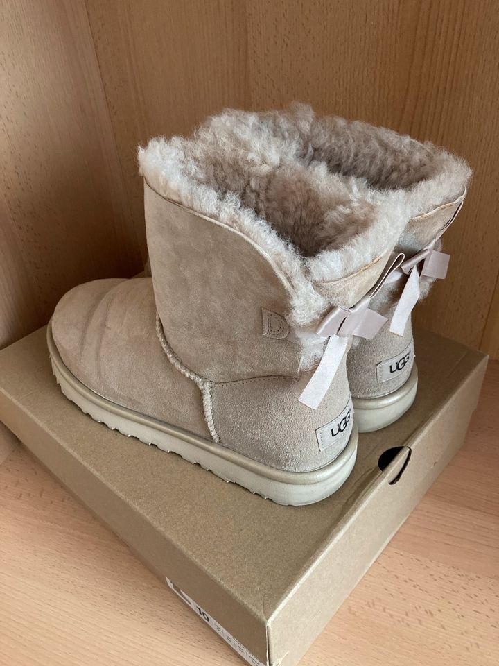 UGG Mini Bailey Bow Boot beige rosa 41 in Berlin