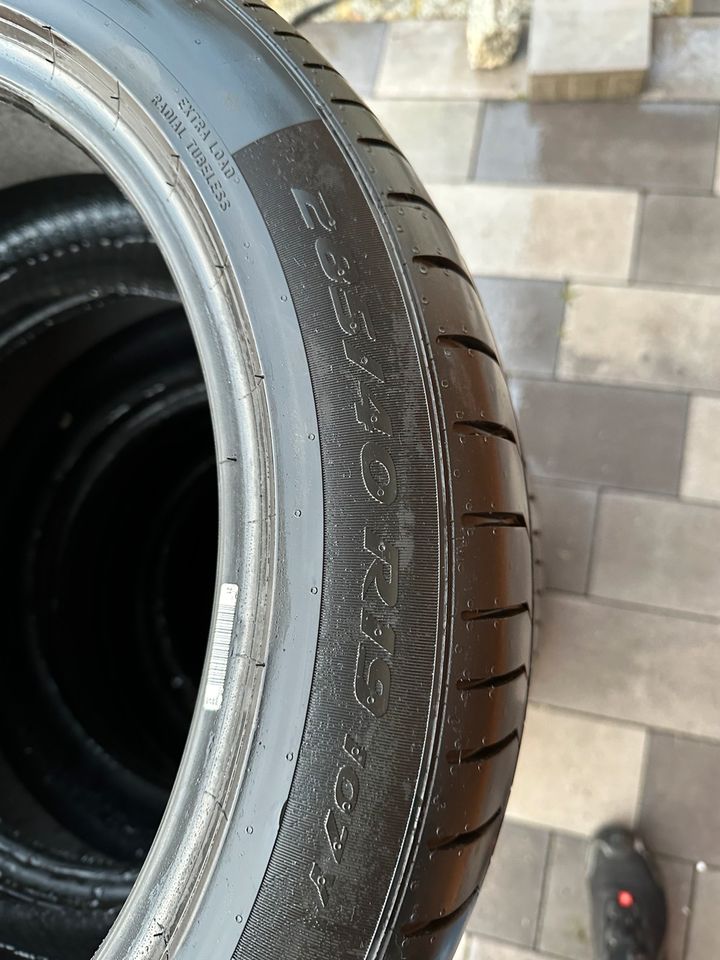 Tesla Model S Pirelli PZero Sommerreifen 285/40R19 + 255/45R19 in Weinböhla