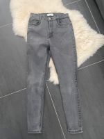 Schwarze, high-waisted Jeans von Zara Nordrhein-Westfalen - Wickede (Ruhr) Vorschau