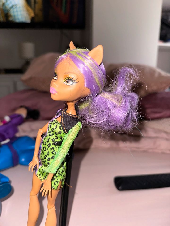 Clawdeen Roller skating in Marl