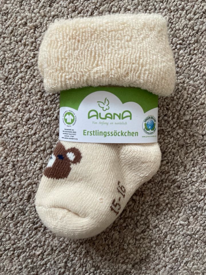 NEU Alana Baby Newborn Söckchen Socken 15-16 Geschenk in Dresden