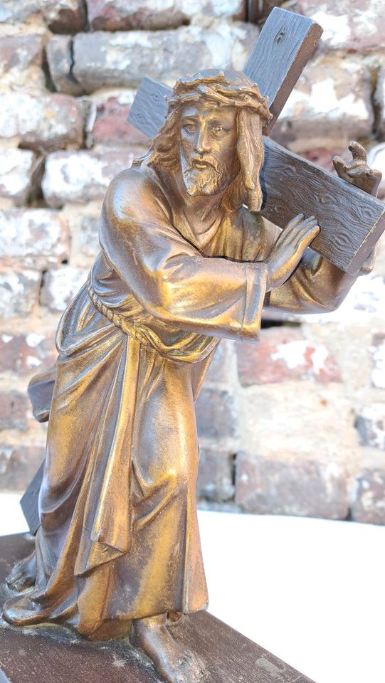 Antik Figur Jesus trägt Kreuz + zwei Kerzenständer in Aachen
