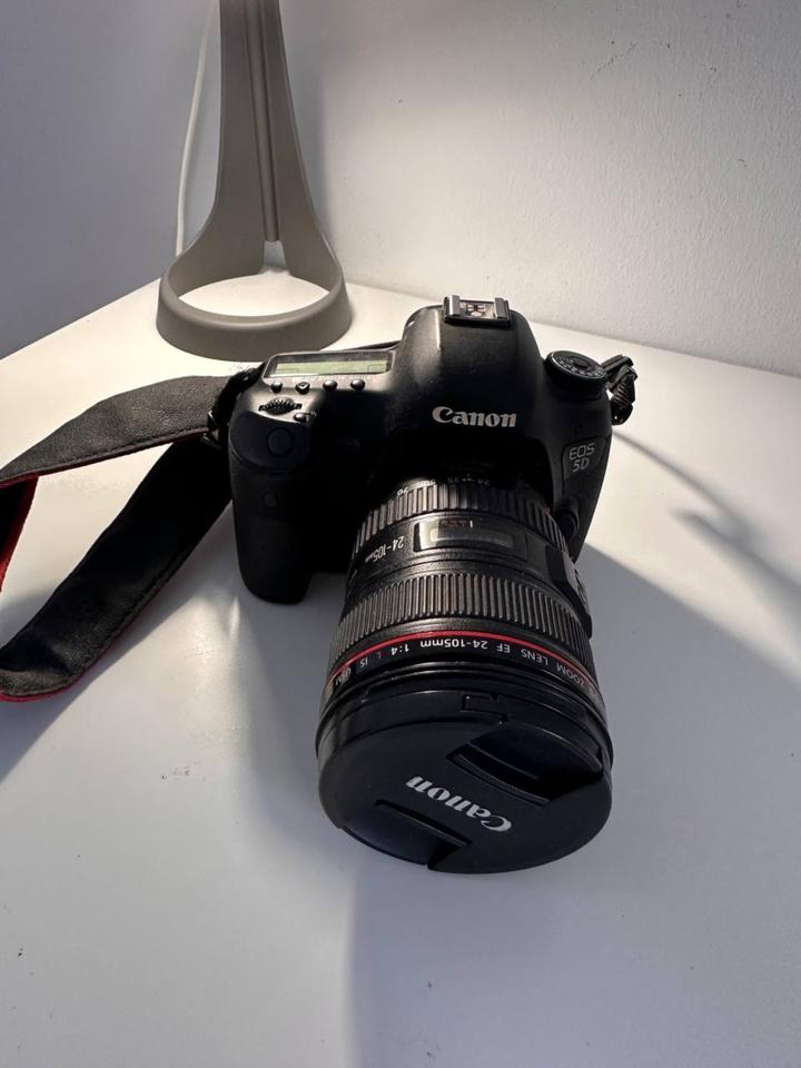 Canon EOS 5D Mark III +Canon EF 24 - 105 mm 1:4 L IS USM Objektiv in Berlin