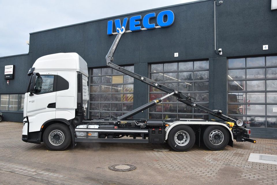 Iveco X-WAY AS280X53Y-PSON Abrollkipper MeillerRS21.70 in Würzburg