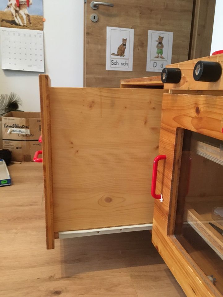 "Handemade" Kinderküche Schrank solide rollbar umbaubar in Frankenhardt