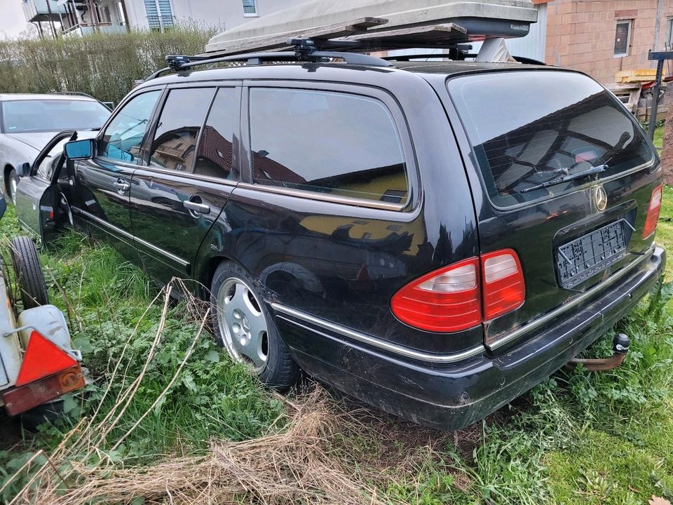 Mercedes E320 S210 W210 Schlachtfest Schlachter Ersatzteile in Rhönblick