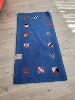 Schlafteppich für Hund / kleiner gebr. blauer Teppich 70 x 140 cm Nordrhein-Westfalen - Paderborn Vorschau