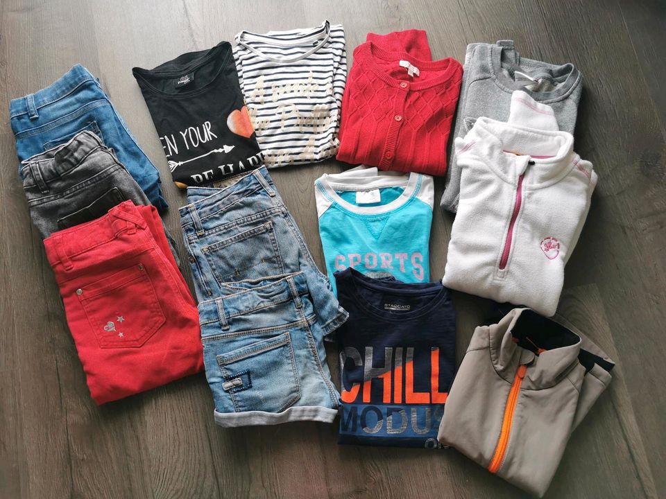 Mädchenkleidung Gr 134 140 Jeans Pullover Shorts Tshirts in Rennertshofen