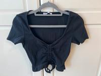 2x Zara feinripp T-Shirt crop top gerafft schwarz weiß Gr. M Düsseldorf - Heerdt Vorschau