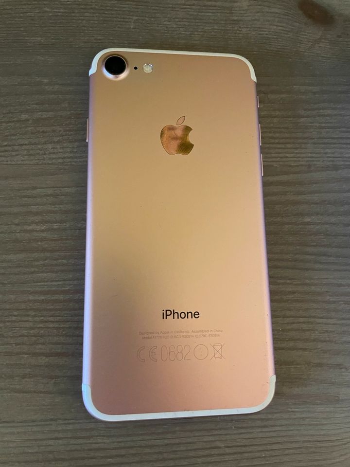 iPhone 7, 32 GB, rosé, Apple in Wuppertal