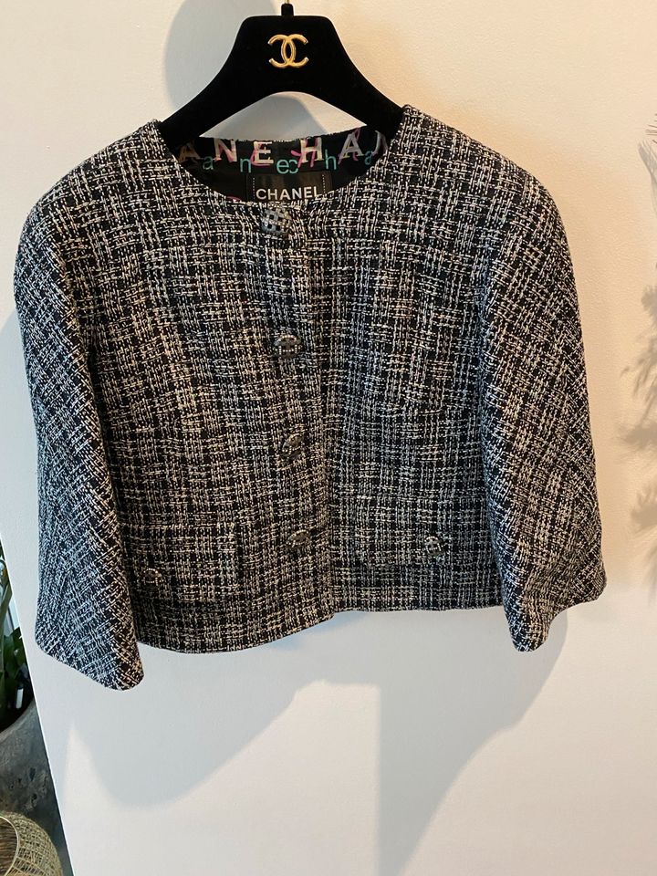 Chanel Boucle Tweed Jacke 36 Neu in Saarbrücken