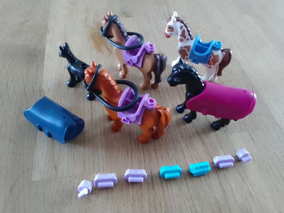 Verkaufe Lego Friends Tiere Pferde mit Sattel Schabracke Fohlen in Fehmarn