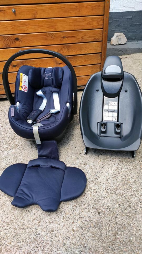 Cybex Babyschale mit Base / Autositz dunkelblau in Oestrich-Winkel