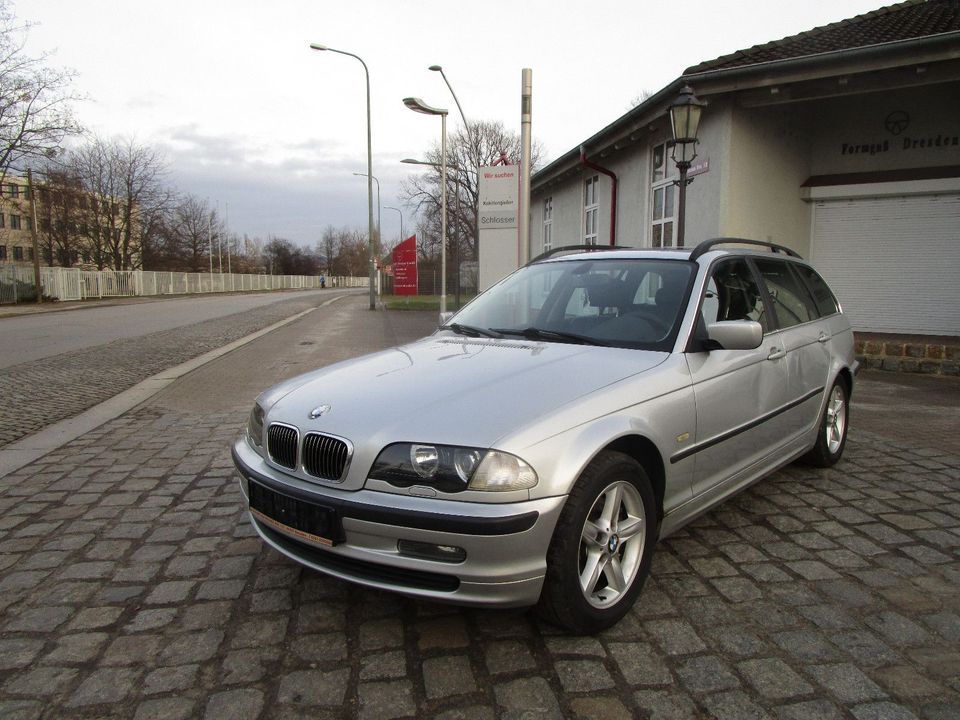 BMW 325xi touring*Leder *Klima*Allrad*AHK*D4 in Dresden