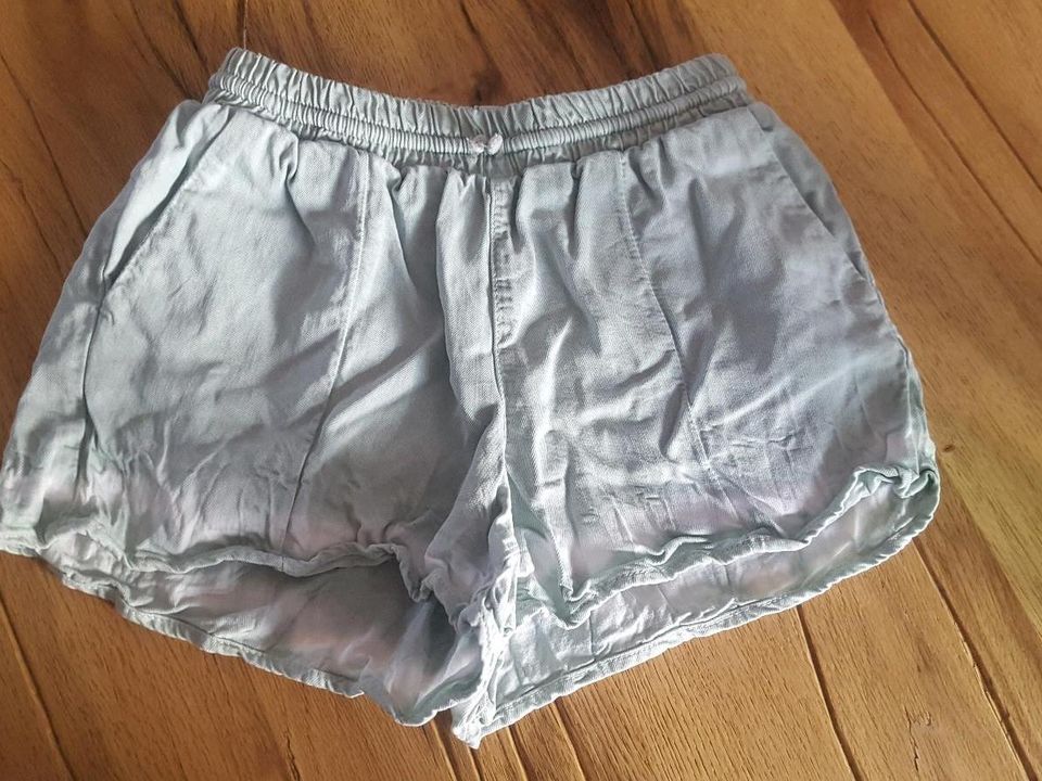 Mädchen zara hotpan Shorts Gr. 140 verwaschener style *wie neu* in Dürrwangen