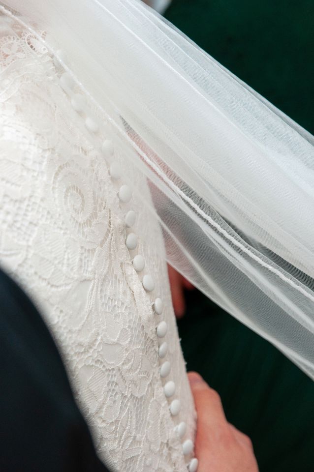 Wunderschönes Brautkleid, Ivory Größe S Hochzeitskleid in Eichelhardt