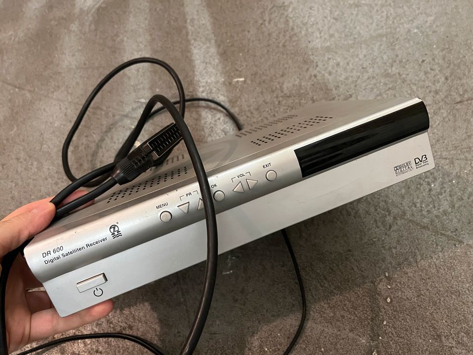 Digitaler Satellitenreceiver ohne Fernbedienung zu verschenken in Brühl