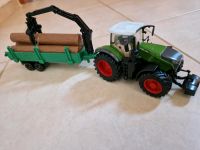 Spielzeugtraktor Bburago mit Anhänger Holztransport Baden-Württemberg - Schlierbach Vorschau