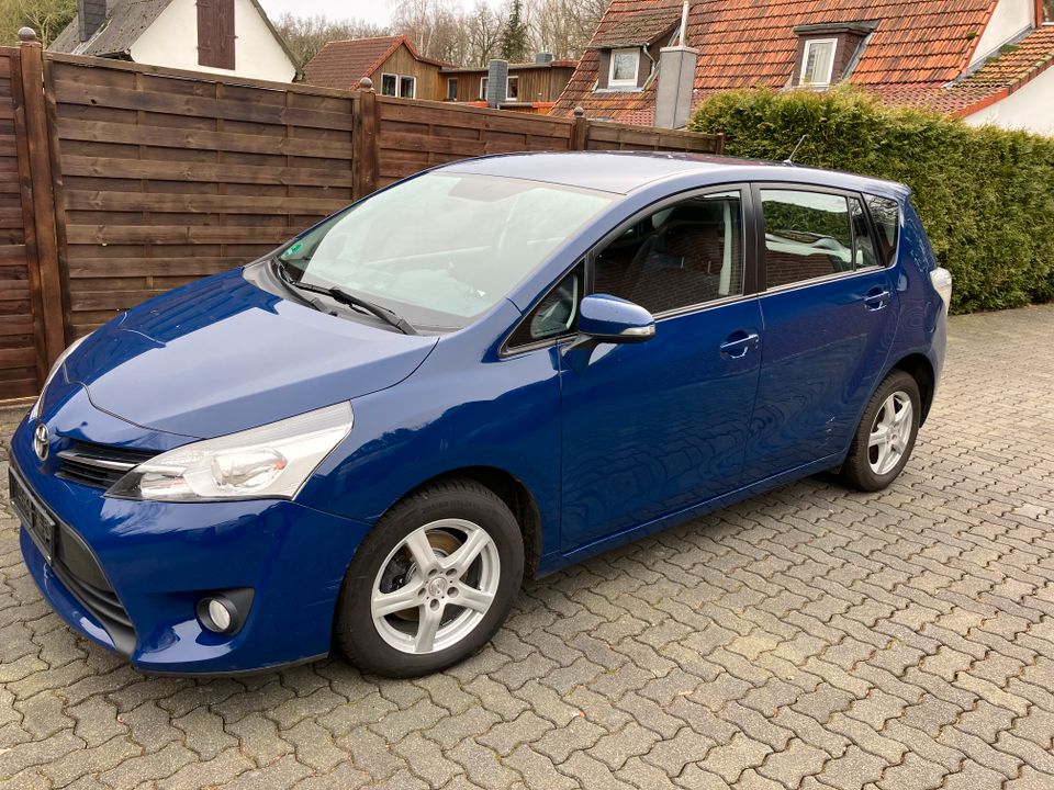 Toyota Verso 2.0 D4D  2013 in Celle