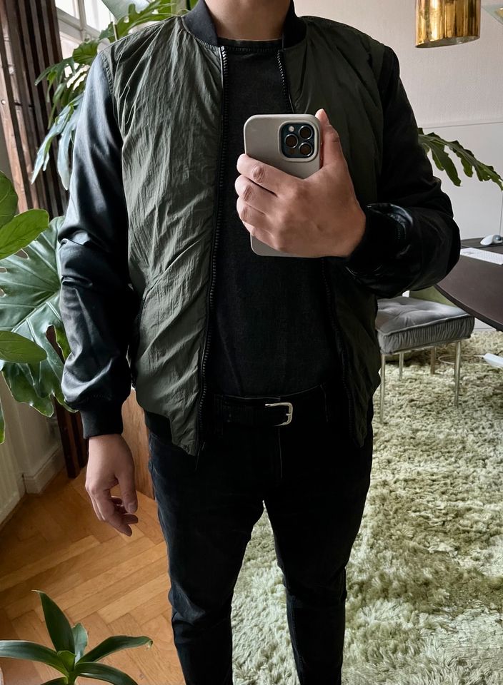 REVIEW Bomberjacke mit Lederärmeln / Sportjacke im Baseball-Stil in Berlin