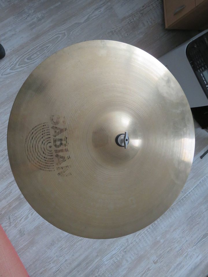 Paiste 18" Reflector Rock Crash (NEU) & Sabian AA Heavy Ride 20" in Andernach