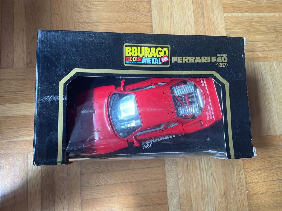 Bburago Ferrari f40 1987 1:18 rot Ovp neu in Kaufungen