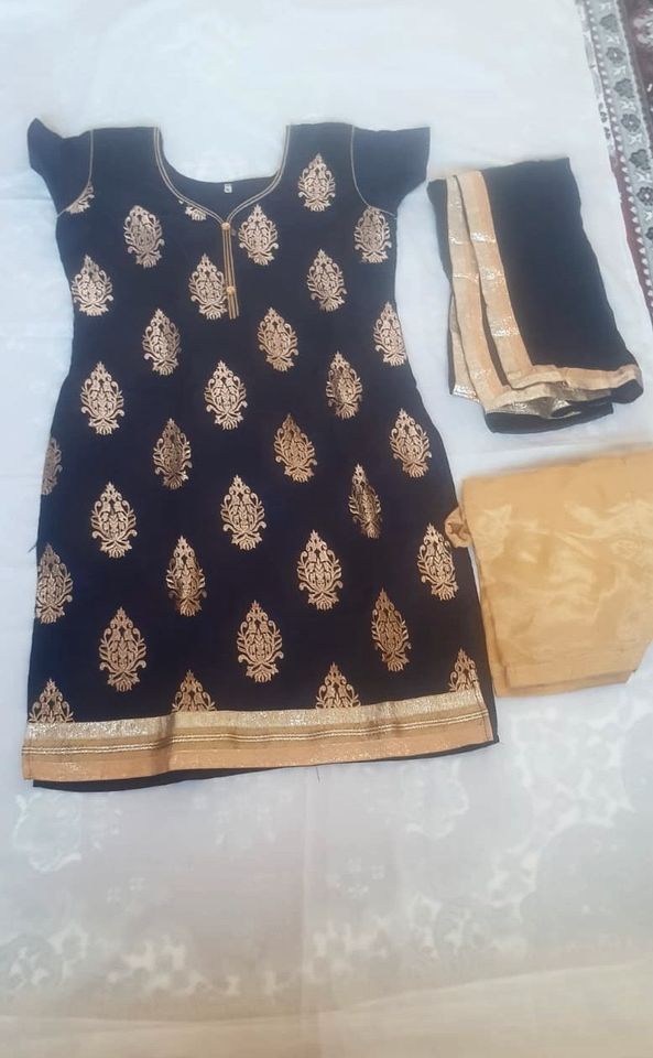 Suit/Saree/Salwar kameez/Indisch/Bollywood/Kleid in Köln