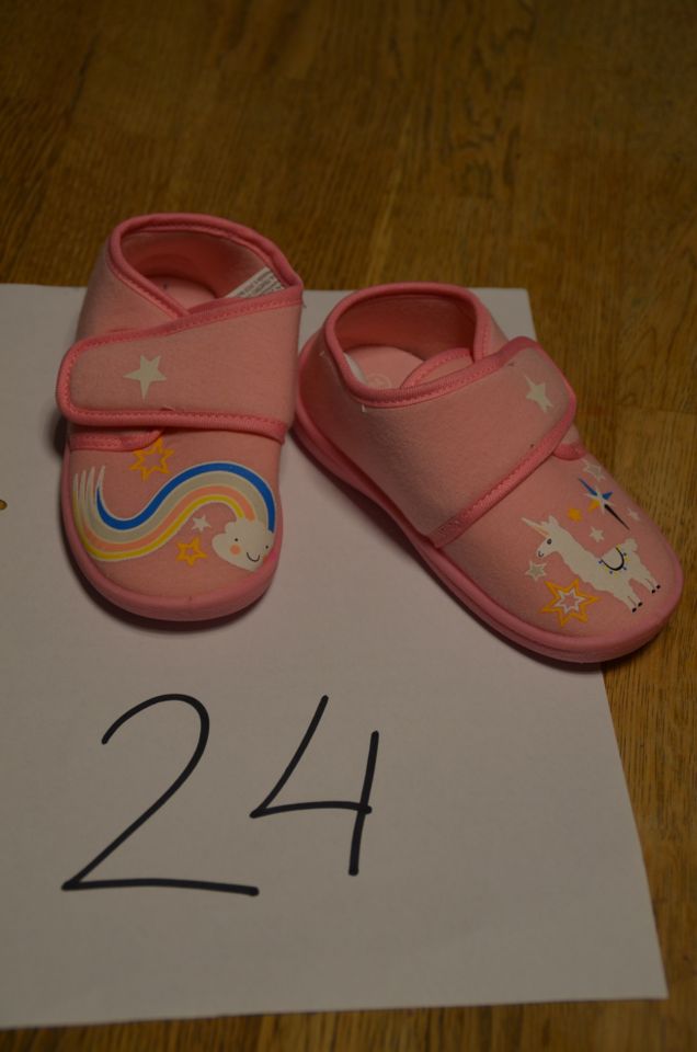 Kinderschuhe Gr. 24 je 4 Euro in Göttingen