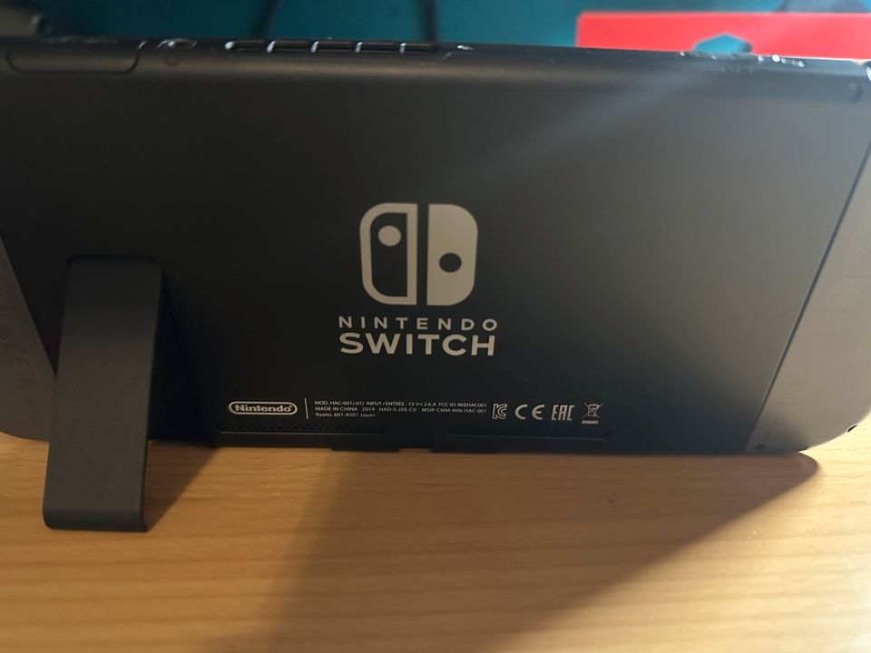 Nintendo Switch 2.Generation+Pro-Controller+3 Spiele+SD-Karte+OVP in Badenhausen