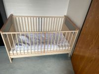 Kinderbett Laufstall mit Matratze Bettdecke und Kopfkissen Nordrhein-Westfalen - Arnsberg Vorschau