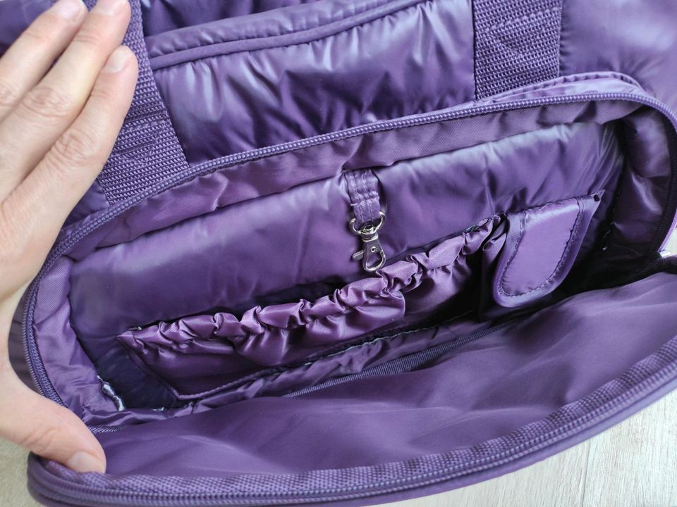 Neu OVP: Béaba Beaba Wickeltasche New York violett lila+Zubehör in Köln