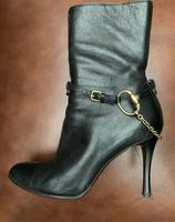 Gucci Stiefeletten  mit Kette abnehmbar für Luxus Beine  36 1/2 Niedersachsen - Meine Vorschau
