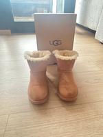 Ugg Boots mit Schleife Gr. 36 Nordrhein-Westfalen - Horn-Bad Meinberg Vorschau