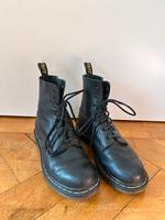 Dr. Martens Stiefel Schnürschuhe Weichleder Schwarz (Größe 39) Bayern - Bamberg Vorschau